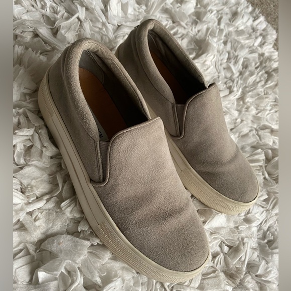 Steve Madden light gray suede slip on sneakers size 6 - Picture 2 of 11